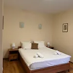 Private In Flora Daire