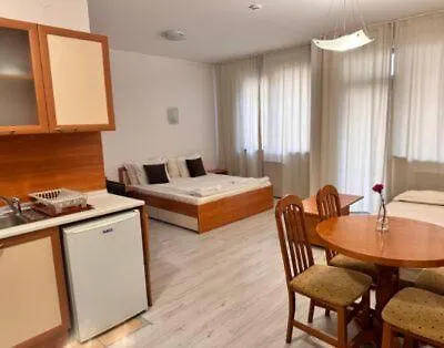 Private In Flora Apartament *