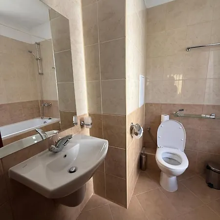 Private In Flora Apartament *